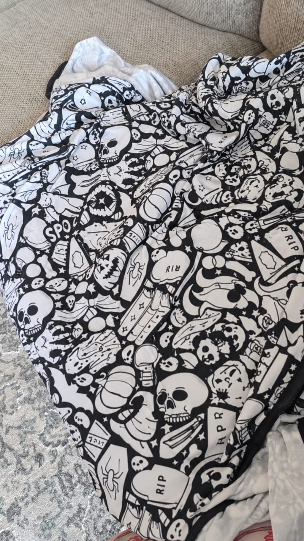 ColorWeen™ — Halloween Coloring Blanket